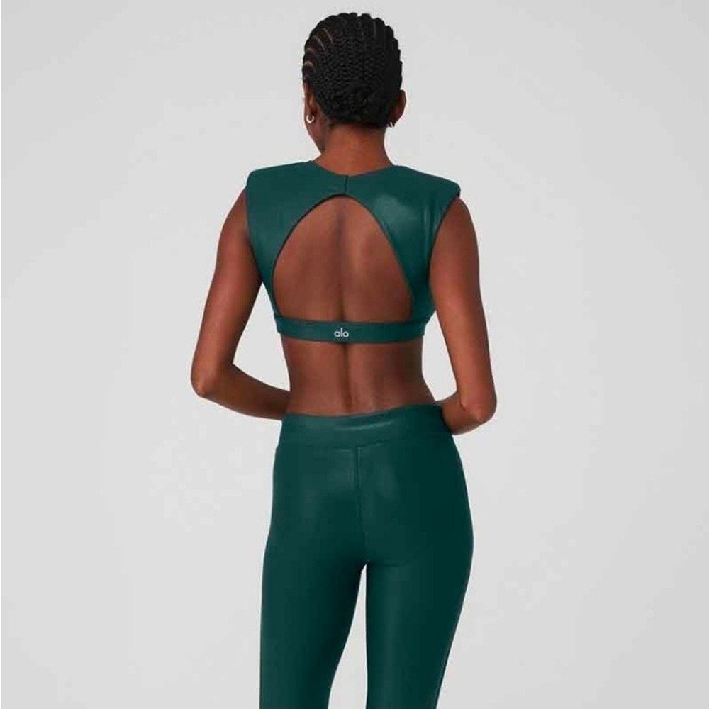 Alo Yoga Super Shine Flash Bra Emerald Green Metallic Shoulder Pads Streetwear